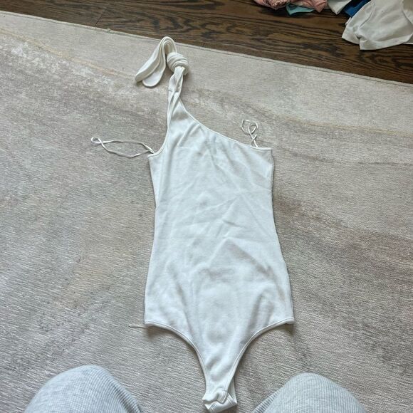 white ribbed one shoulder bodysuit - Picture 1 of 2